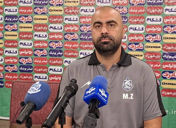 زارع: نیمکت پرسپولیس یک تیم است/بخاطر شرایط به مربیان ایرانی اعتماد شد