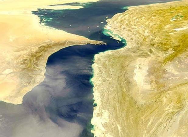 حادثه دریایی در دریای عمان/ چندین کشتی هدف گرفته شدند