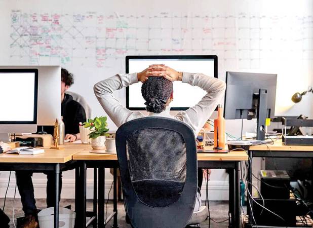 موج اتوماسیون در کمین بازار کار/ این ۱۰ شغل بیشترین تاثیر را می پذیرند