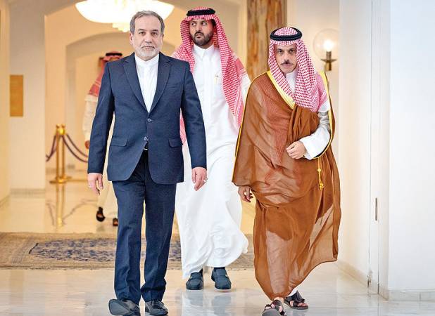 موانع در مسیر شکل‌گیری یک تفاهم تدریجی میان ایران و آمریکا/ توافق میان ایران و عمان زمینه برای بازگشایی تنگه هرمز فراهم می کند؟