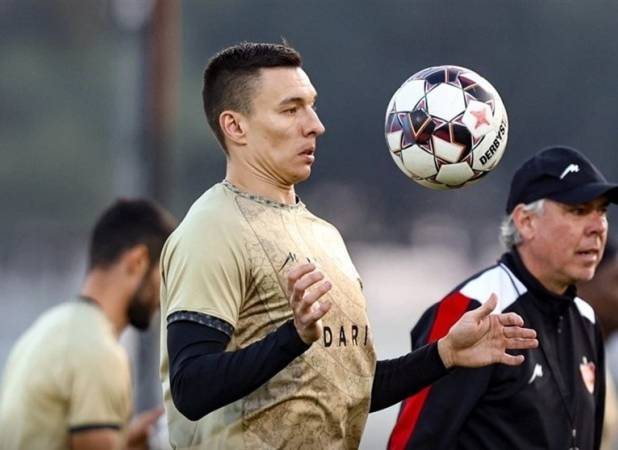پیراهن سرگیف بدون لوگوی پرسپولیس!