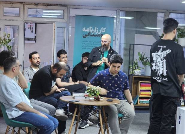 صدای معترضان بلند شد، صندلی مسئولان خالی ماند؛ نشست «اینترنت» کارزار با غیبت مدیران برگزار شد