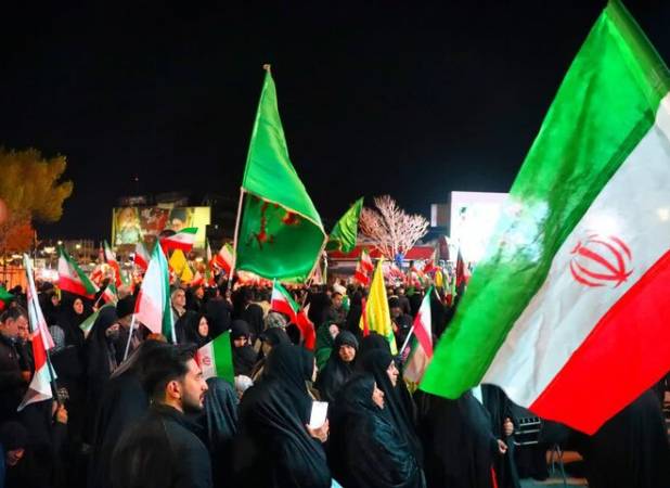 اجتماع حماسی مردم خمین در چهل و نهمین شب قرار عاشقی
