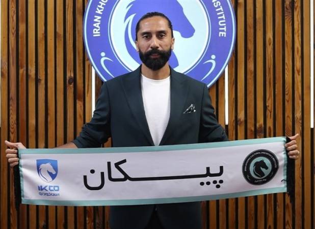 باقری در پیکان ماند