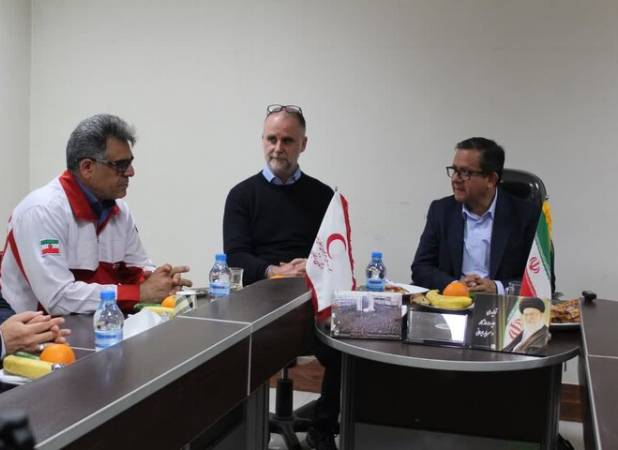 ایثارگری نیروهای هلال احمر ایران ستودنی است