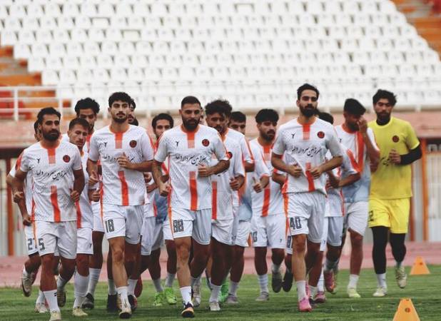 مسی‌های کرمان برای شروع لیگ یک فوتبال پا به توپ شدند
