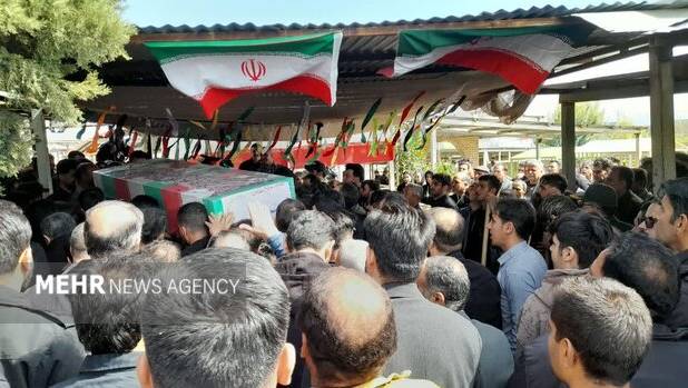 پیکر شهید دریادار دوم خلبان حسین دانا در نقده تشییع شد