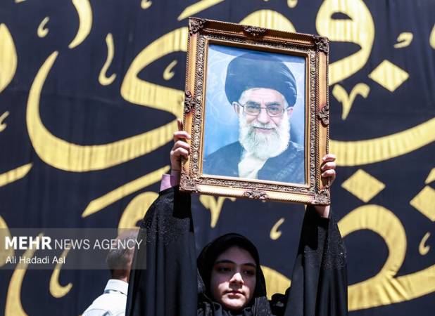 «آینده‌نگاری رهبر شهید ایران»  به زبان تایلندی رونمایی شد