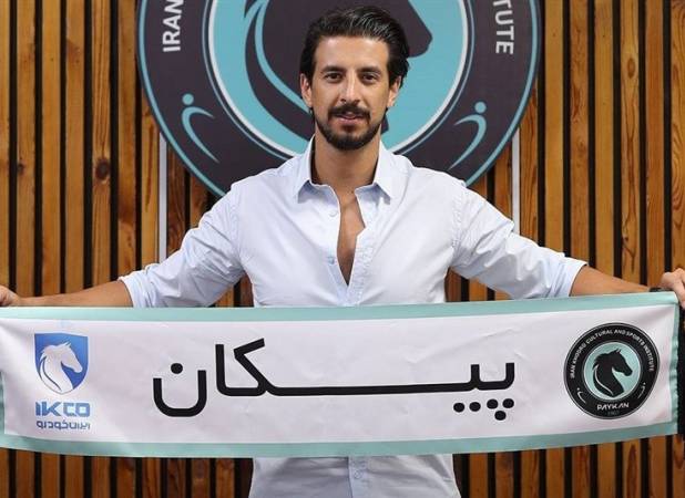 پیکان یک هافبک جدید جذب کرد