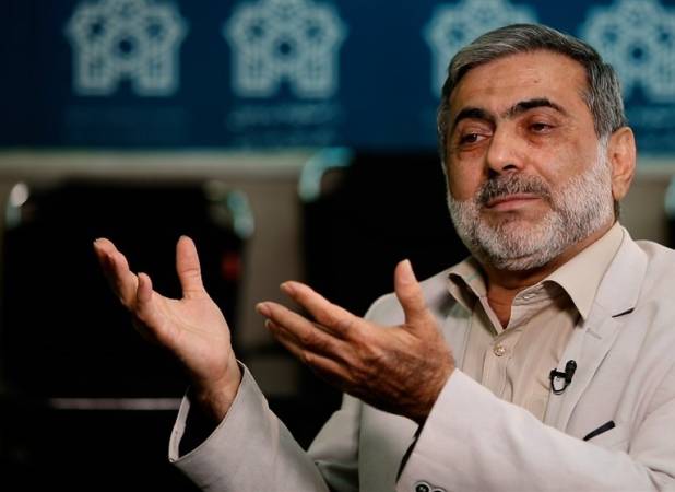 200 رادیو و تلویزیون دشمن روی مغز جامعه کارمی‌کنند که ایرانی بدبخت است