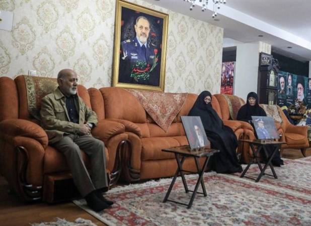 دیدار فرمانده قرارگاه‌خاتم با خانواده شهیدان نصیرزاده و دره‌باغی