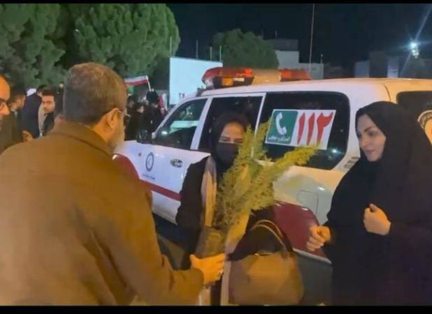 توزیع نهال به یاد رهبر شهید و پویش سرو ایران در تجمعات شبانه سنندج
