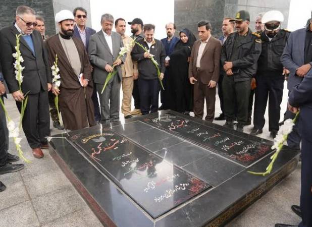 ادای احترام استاندار لرستان به مقام شامخ شهدای گمنام دلفان