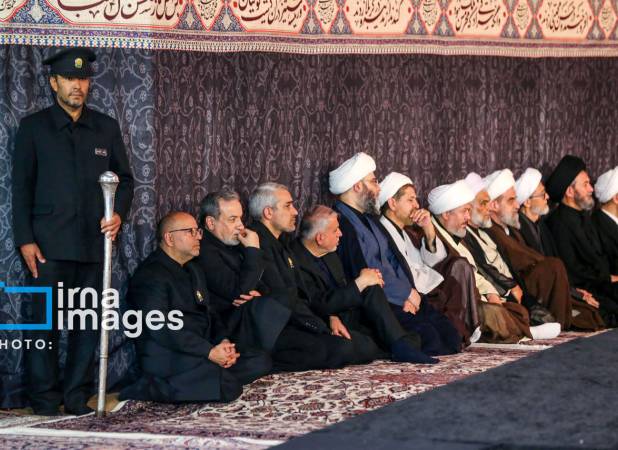 تصاویری از قالیباف و وزرای دولت پزشکیان در حرم امام رضا (ع) با پوششی متفاوت