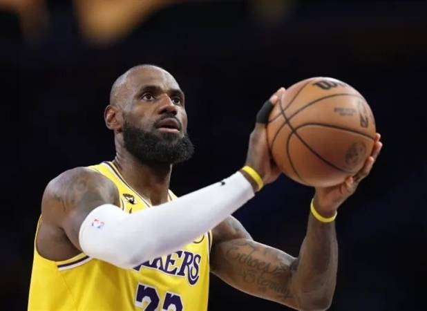 لیگ NBA| فیلادلفیا به دنبال شکار لبران جیمز