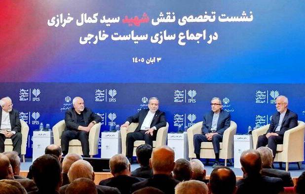 ظریف: یکی از مشکلات ما این است که زیاد صحبت می‌کنیم و کمتر گوش می‌دهیم/ شهید خرازی بسیار اهل مشورت و شنیدن دیدگاه‌های دیگران بودند
