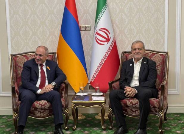 پزشکیان به پاشینیان: گسترش همکاری‌های و تقویت اعتماد و همدلی، زمینه‌ساز توسعه روابط دو کشور است