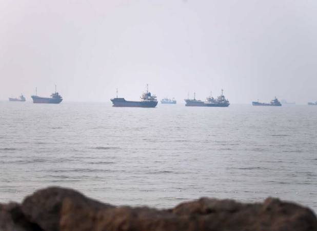 الجزیره: خلیج فارس میان دو فک گازانبر بحران هرمز و باب‌المندب/ واشنگتن منافع منطقه را فدای درگیری با تهران می‌کند