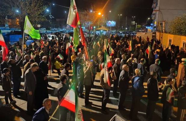شکوه قرار شب پنجاه‌و سوم مردم فراهان در بیعت با رهبر انقلاب