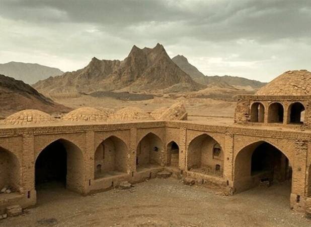 کاروانسرای روستای دُر گلپایگان آماده واگذاری است