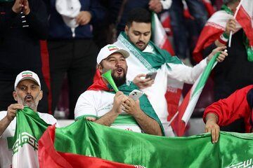 عکسی از رهبر شهید روی لباس هواداران در آمریکا