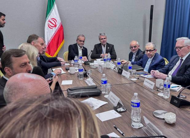 دیدار پزشکیان با شهباز شریف در حاشیه مجمع عمومی سازمان ملل