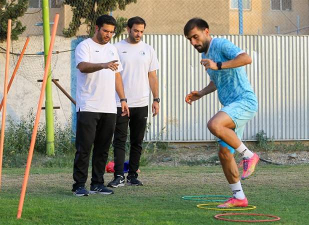 هافبک استقلال به دربی می‌رسد