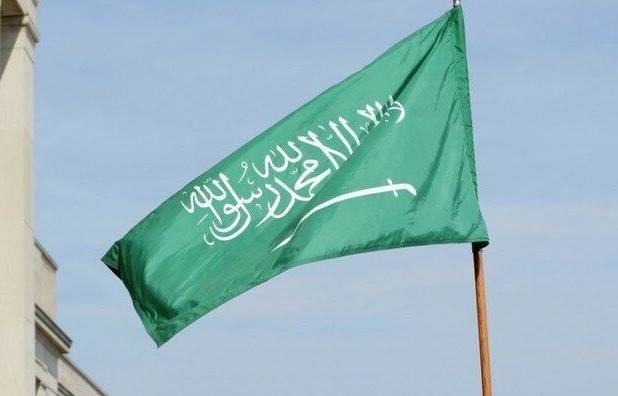 وقوع انفجارهای شدید در عربستان/ پروازهای فرودگاه ریاض متوقف شد
