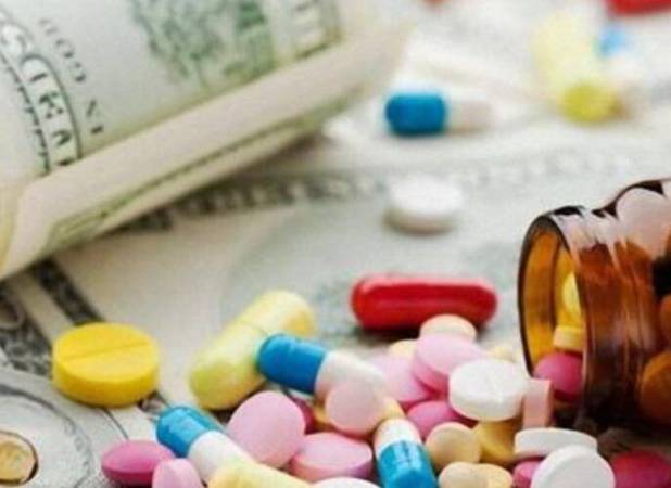 اقدامات محرمانه برای تأمین دارو | سخنگوی وزارت بهداشت: دارو روی کاغذ تحریم نیست اما مسیر رسیدن آن به ایران محدود شده است