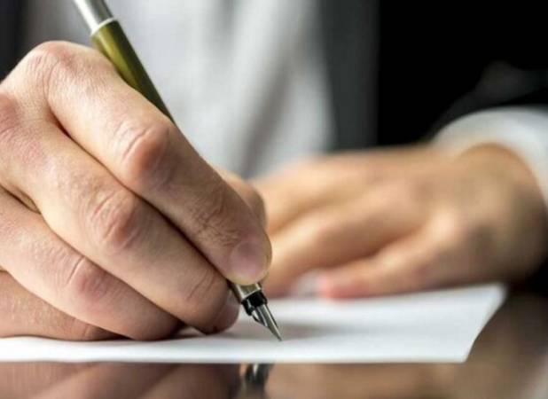 بنر تبریک همسر یک مسئول در سطح شهر سوژه شد+ عکس
