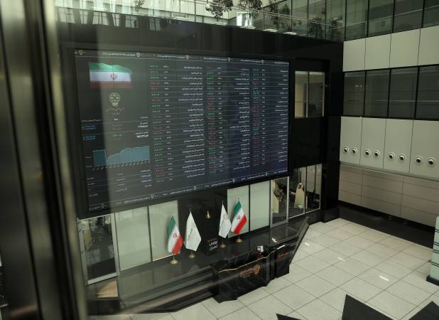 ورود 5.8 هزار میلیارد تومان پول حقیقی به بورس تهران | 637 نماد در صف خرید | بازار سهام دوباره گارد صعودی گرفت