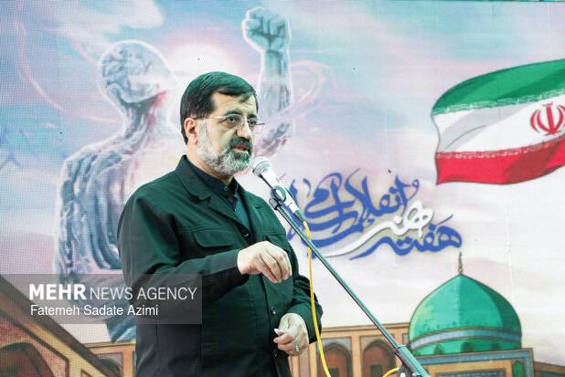 هنر انقلاب، روایتگر اقتدار کشور و افشاگر  جنایت دشمنان است