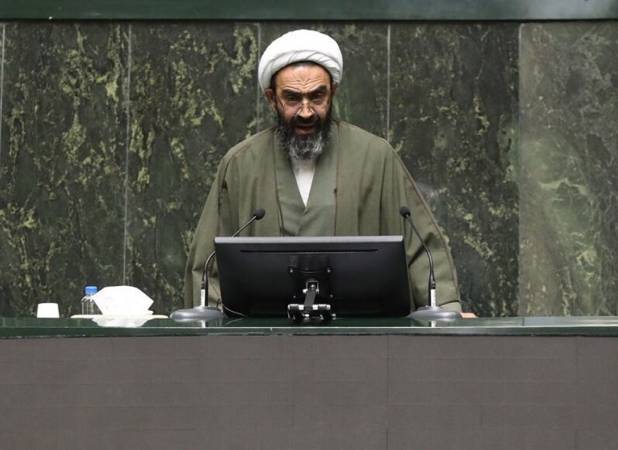انتقاد نماینده مجلس از سفرهای پرجمعیت دولت؛ مخارج را کاهش دهید!