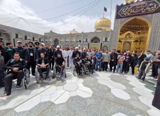 بازماندگان ناو شکن دنا به حرم مطهر امام رضا(ع) مشرف شدند