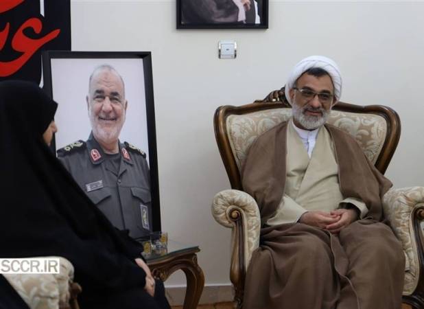 دیدار دبیر شورایعالی انقلاب فرهنگی با خانواده شهید سلامی