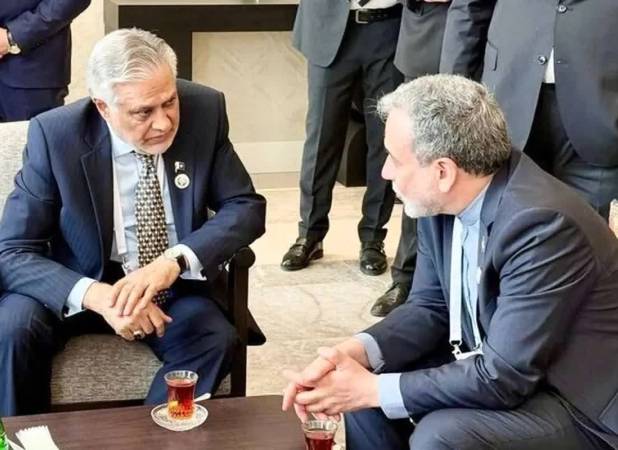 گفت‌وگوی تلفنی عراقچی با همتای پاکستانی