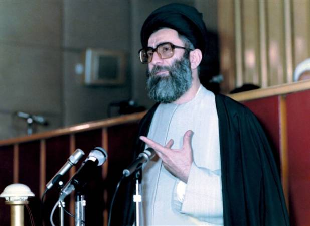ببینید| روایت برگزیدن قائد شهید به رهبری امت اسلامی در سال 1368