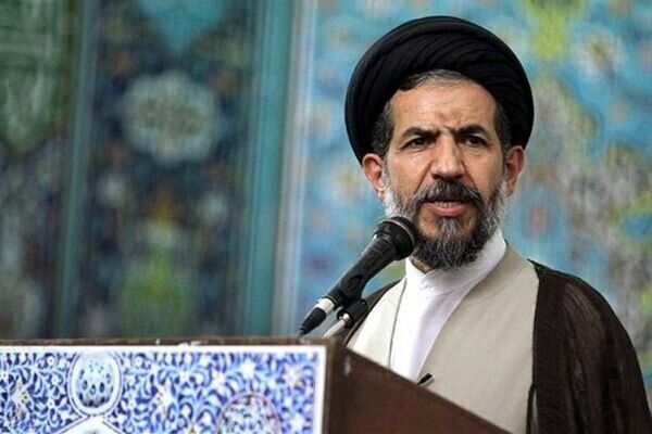 امام جمعه تهران: تحریم‌ها و تهاجم نظامی به سکوی افزایش اقتدار ایران تبدیل شد/ ایرانیان بار دیگر رئیس جمهور آمریکا را تحقیر خواهند کرد