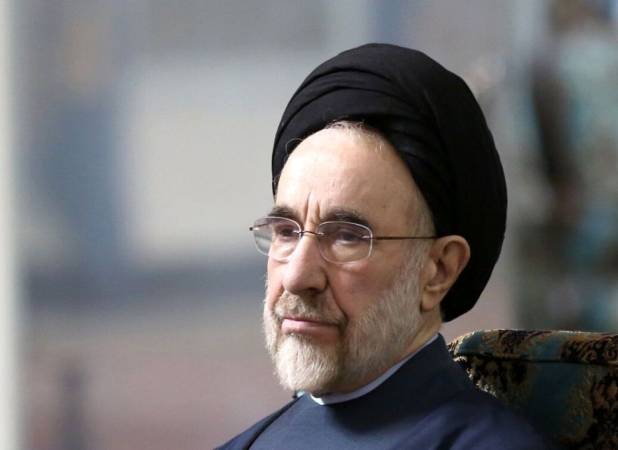 تصاویری از اقامه نماز سیدمحمد خاتمی بر پیکر ابوالقاسم قاسم زاده+ فیلم