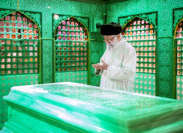 آرامش ابدی رهبر شهید در جوار حرم رضوی