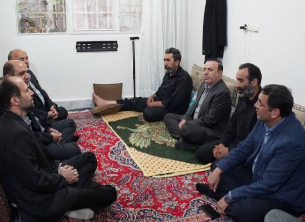 دیدار استاندار قزوین با خانواده شهیده کودک در نجف‌آباد قزوین