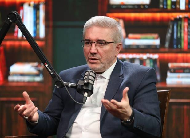 کسری بودجه «ام‌الخبائث» است/هیچ وزیری حاضر نیست حتی یک اداره راحذف کند