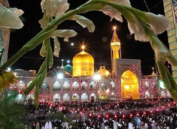 مزار رهبر شهید در شب شهادت امام رضا (ع) + فیلم