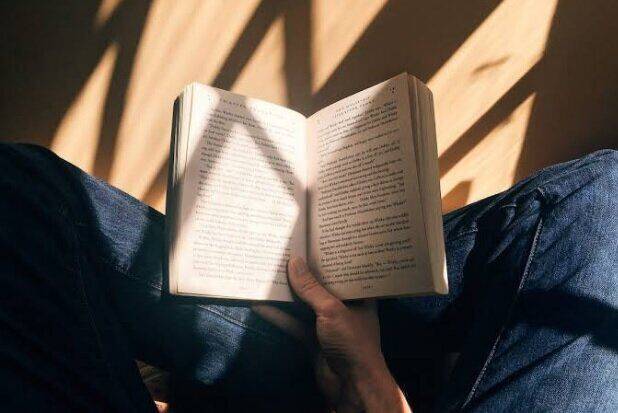 این کشور به شهروندانش پول می‌دهد تا کتاب بخوانند