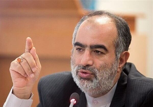 واکنش حسام‌الدین آشنا به شایعه «امان‌نامه آمریکا» برای عراقچی/آخرت خود را نفروشید!
