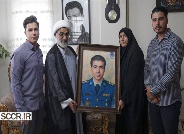 دیدار خسروپناه با خانواده شهدای پرواز اردیبهشت