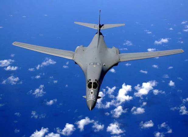 بمب‌افکن استراتژیک «B-1B» آمریکا به پرواز درآمد/ هدف چیست؟