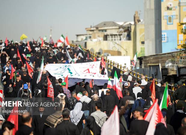 مشت گره کرده وزیر پزشکیان در مراسم تشییع رهبر شهید/ جهانگیری با پوششی متفاوت آمد/ مخبر هم بود+ عکس