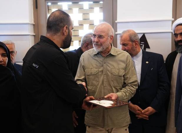 قالیباف از جانبازان و خانواده شهدای حمله به حشدالشعبی تجلیل کرد