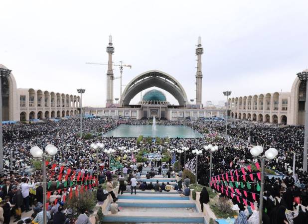 سه تصویر از آخرین حضور رهبر شهید انقلاب در مصلی تهران 